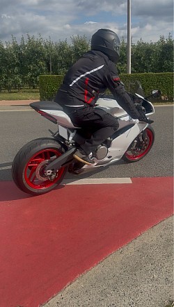 Fastnwhite Ducati Panigale 959 Moto