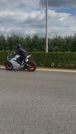 Fastnwhite Ducati Panigale 959 Moto