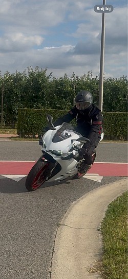 Fastnwhite Ducati Panigale 959 Moto
