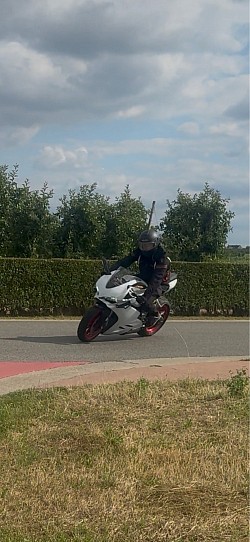Fastnwhite Ducati Panigale 959 Moto