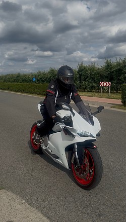 Fastnwhite Ducati Panigale 959 Moto
