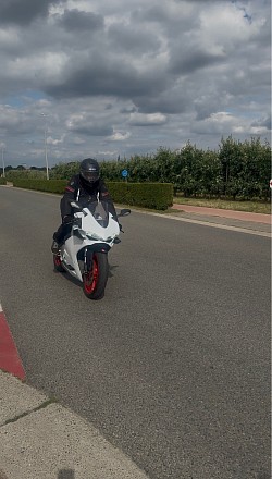 Fastnwhite Ducati Panigale 959 Moto