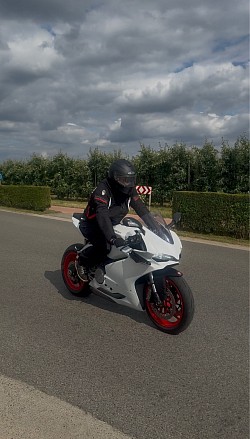 Fastnwhite Ducati Panigale 959 Moto