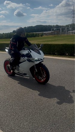 Fastnwhite Ducati Panigale 959 Moto
